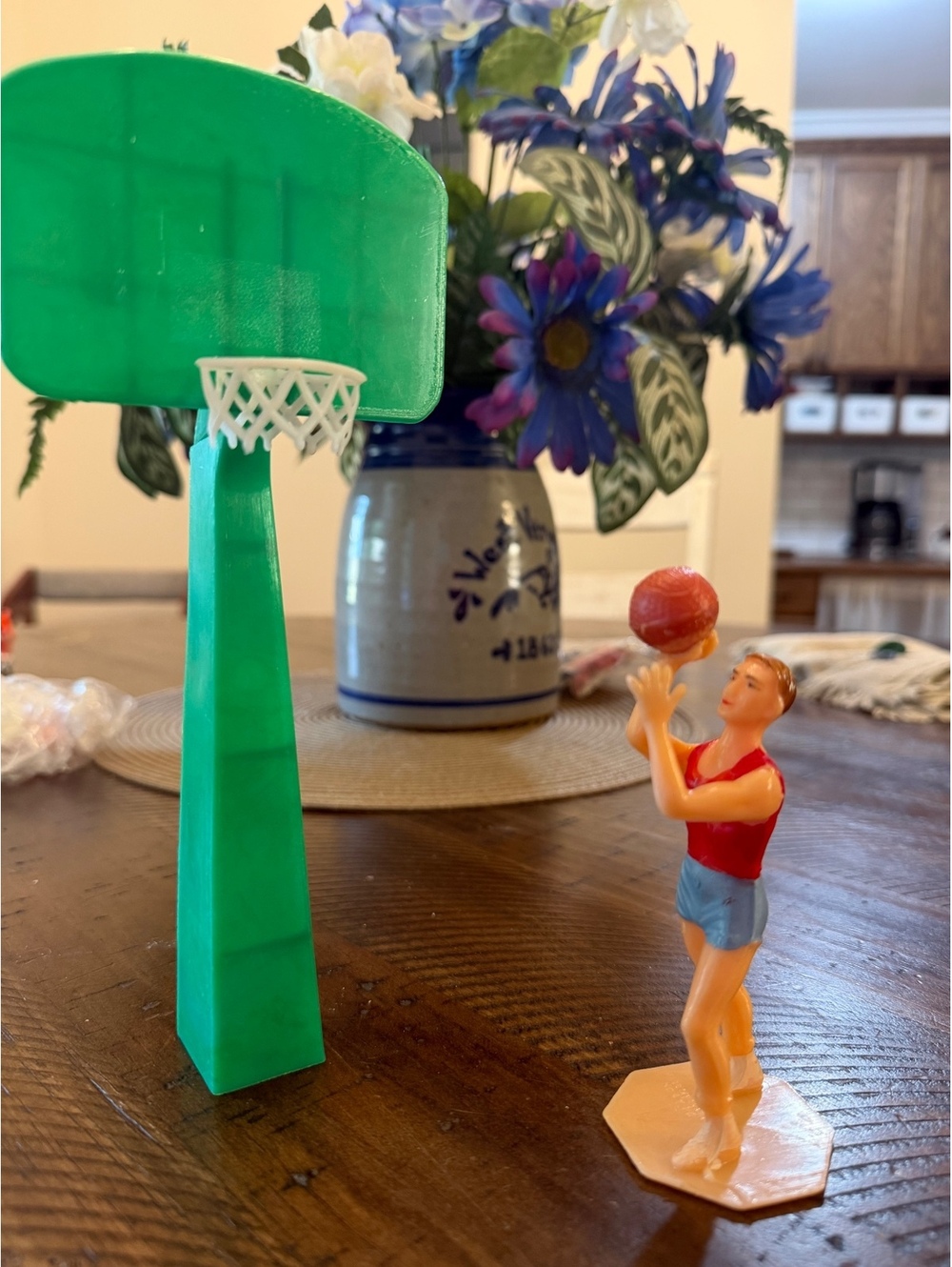 Wilton Vintage Basketball Hong Kong Cake Decoration Man/Hoop Cake Topper